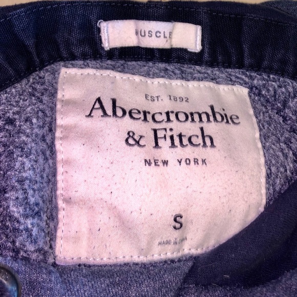 ᴀʙᴇʀᴄʀᴏᴍʙɪᴇ & ꜰɪᴛᴄʜ ʜᴏᴏᴅᴇᴅ ꜱᴡᴇᴀᴛꜱʜɪʀᴛ - Picture 7 of 7